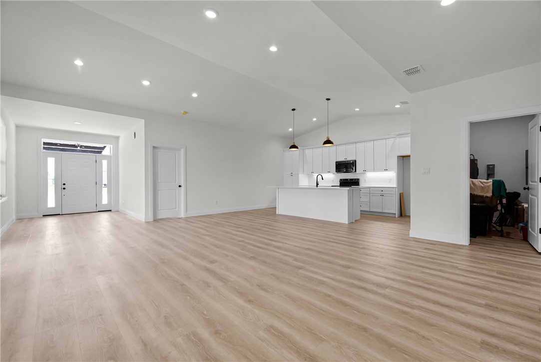 1210 W Dallas Property Photo 2