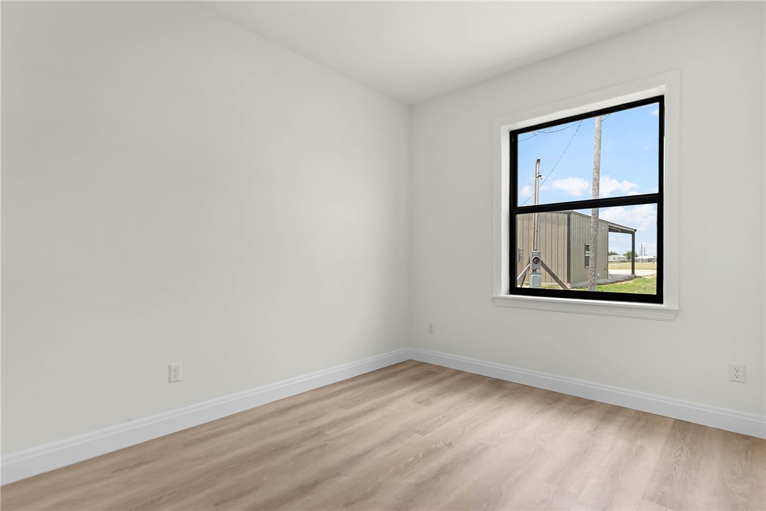 1210 W Dallas Property Photo 11