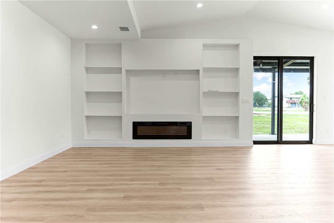1210 W Dallas Property Photo 16