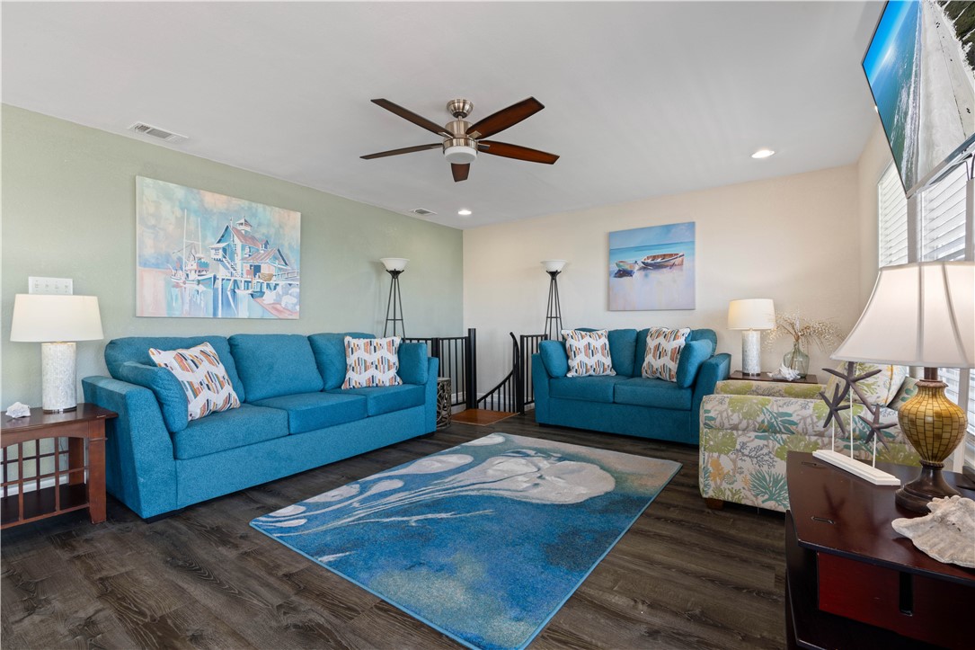 710 Copano Cove Property Photo 8