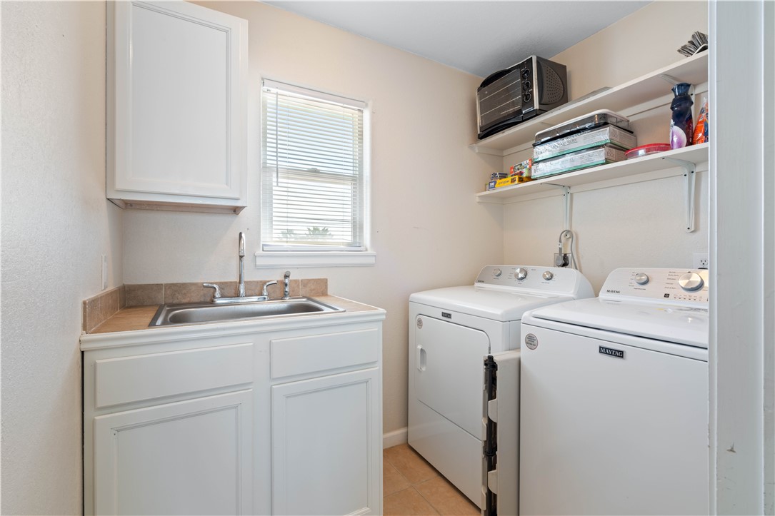 710 Copano Cove Property Photo 15