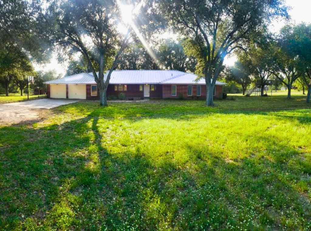 112 Fm 1042 Property Photo 1