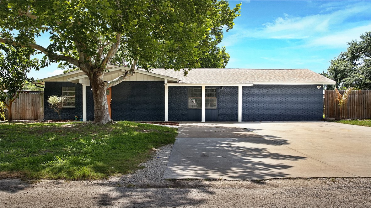2614 Poinsetta Pl Property Photo 1