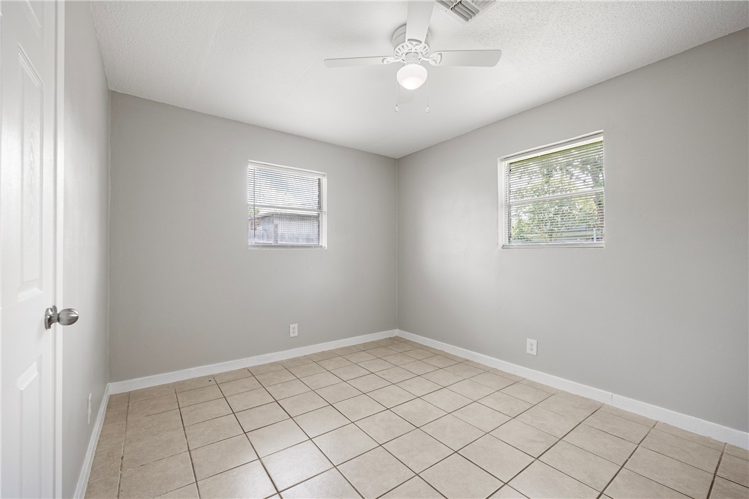 2614 Poinsetta Pl Property Photo 14