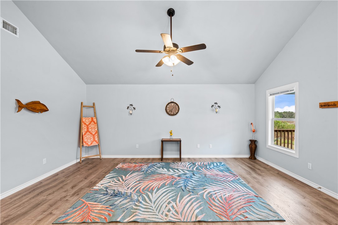 2111 Lone Star Property Photo 31