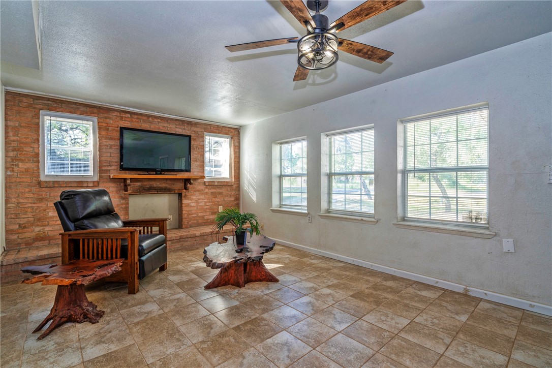 118 Island Dr Property Photo 6