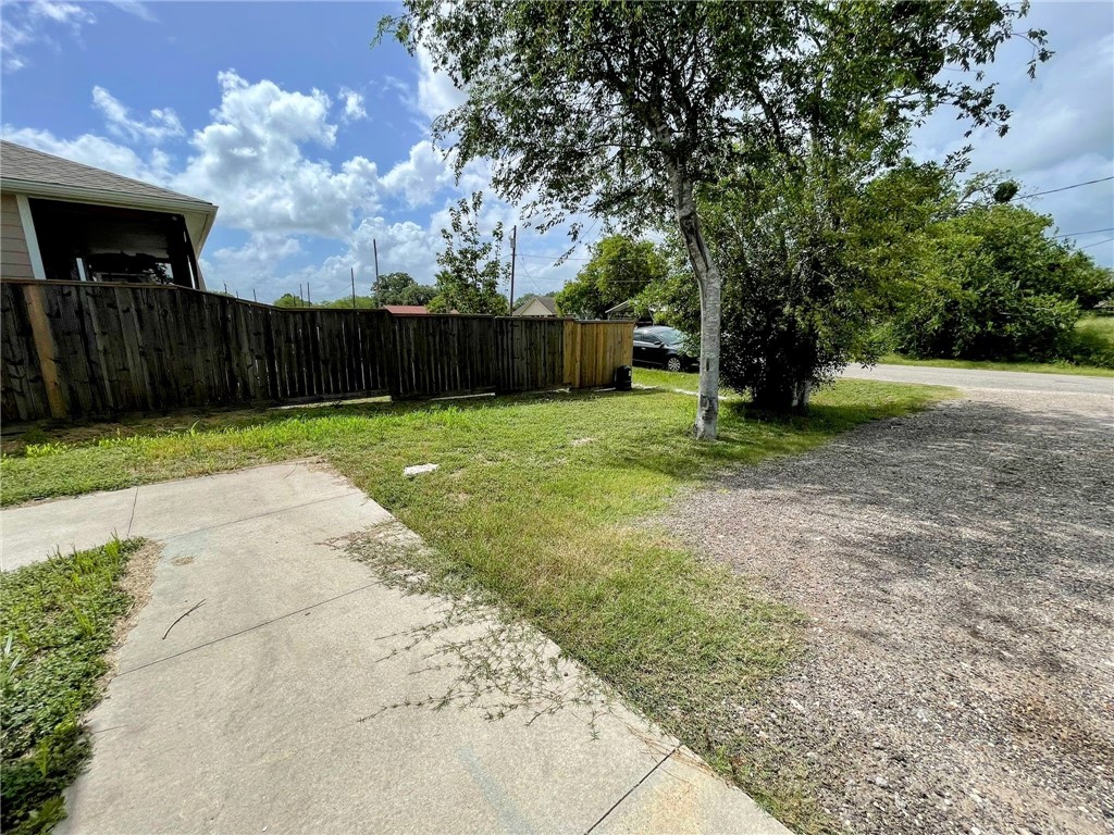 702 Celia St Property Photo 11