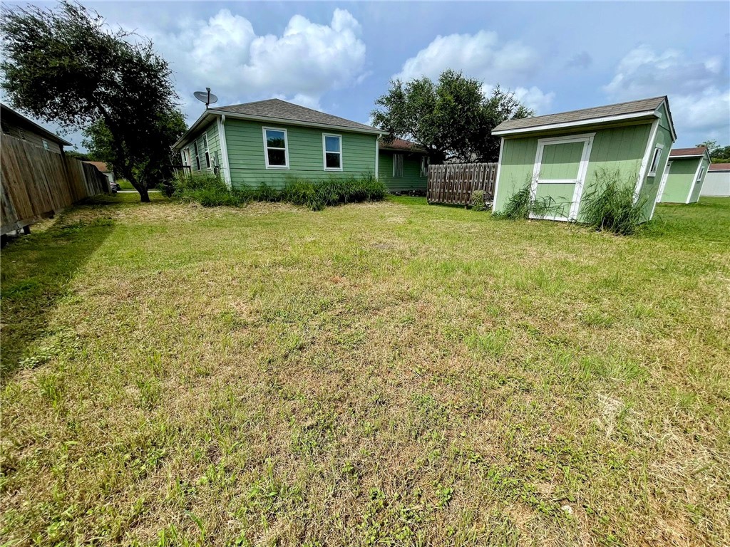 702 Celia St Property Photo 12