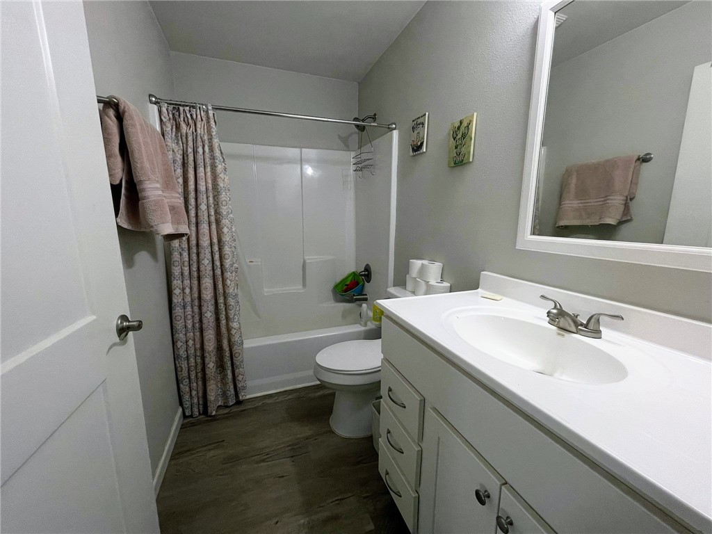 702 Celia St Property Photo 24