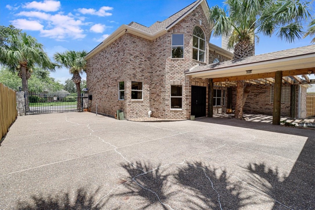 6302 Grandvilliers Dr Property Photo 4