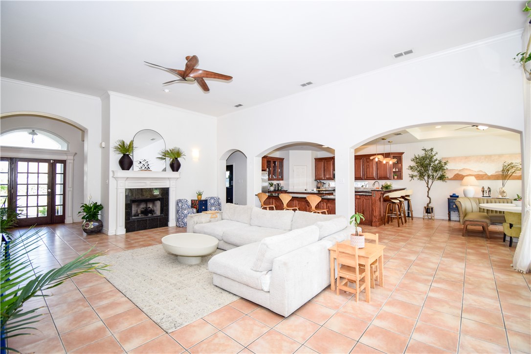 15854 El Soccorro Property Photo 8