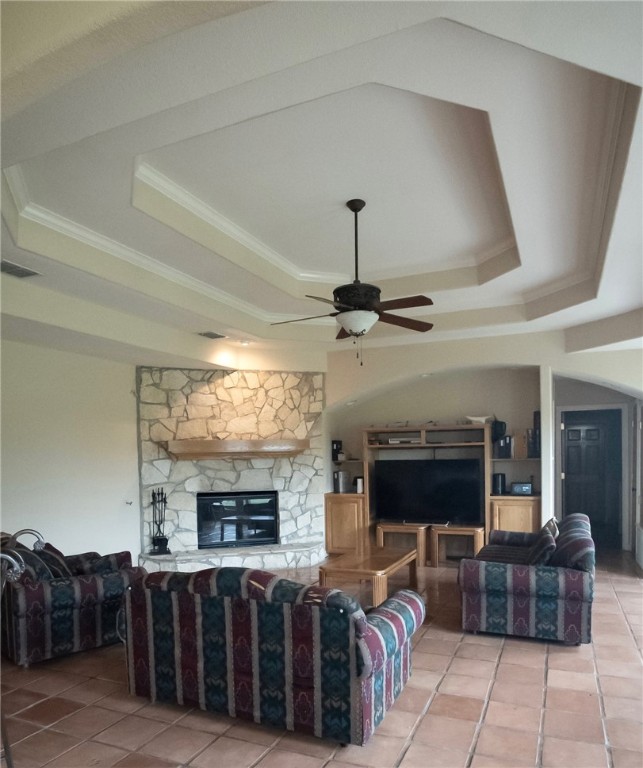 2204 Angel Ct Property Photo 4