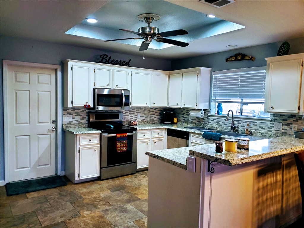 13938 Dasmarinas Dr Property Photo 3