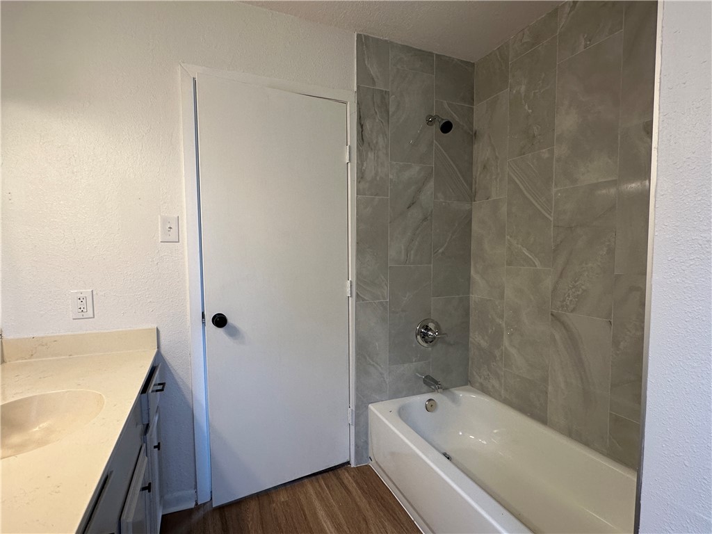6118 Locke Property Photo 8