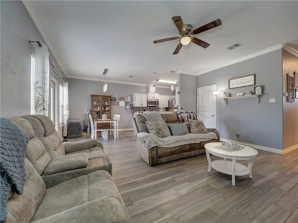 2050 Admiral Lane Property Photo 3