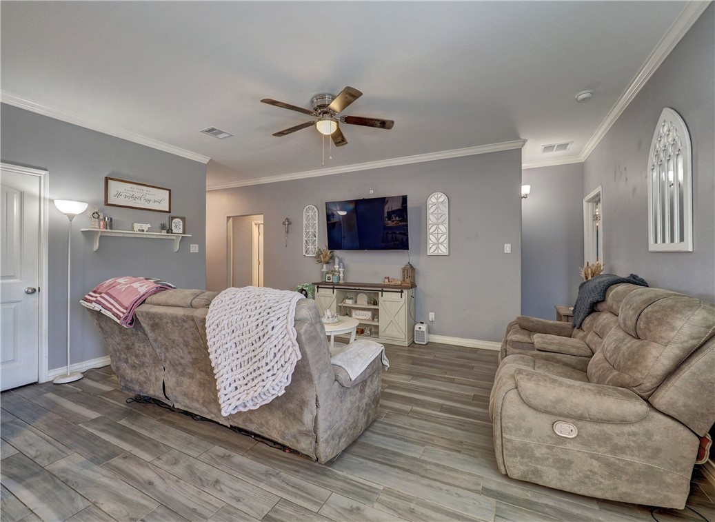 2050 Admiral Lane Property Photo 5