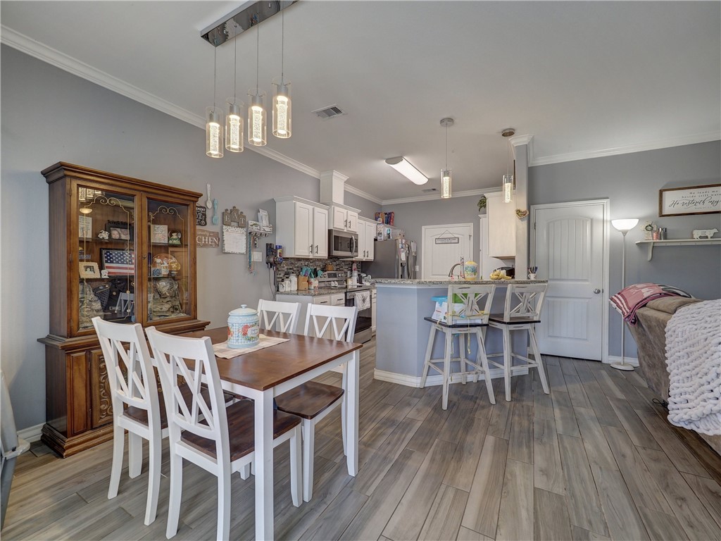2050 Admiral Lane Property Photo 7