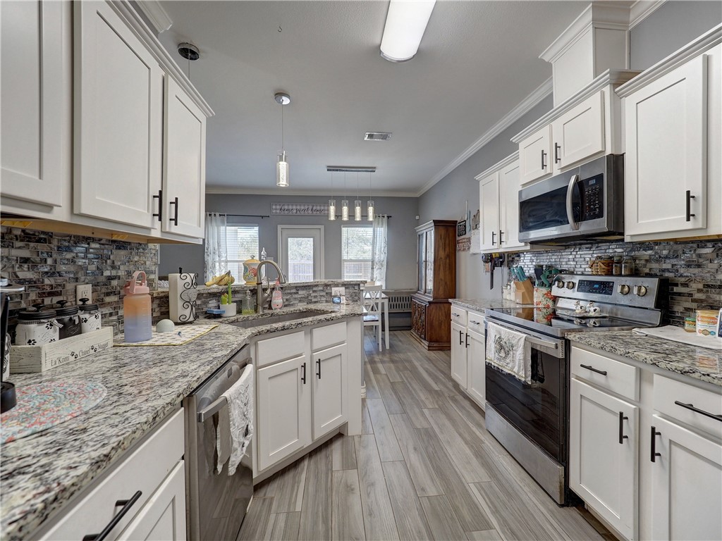 2050 Admiral Lane Property Photo 8