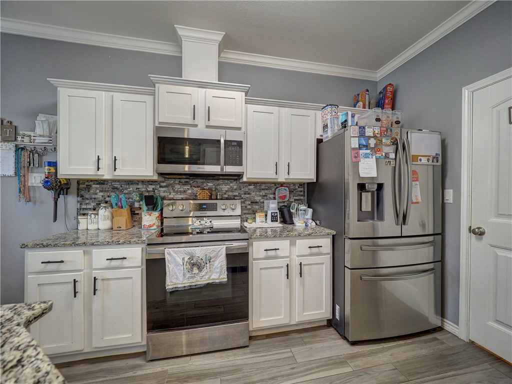 2050 Admiral Lane Property Photo 11