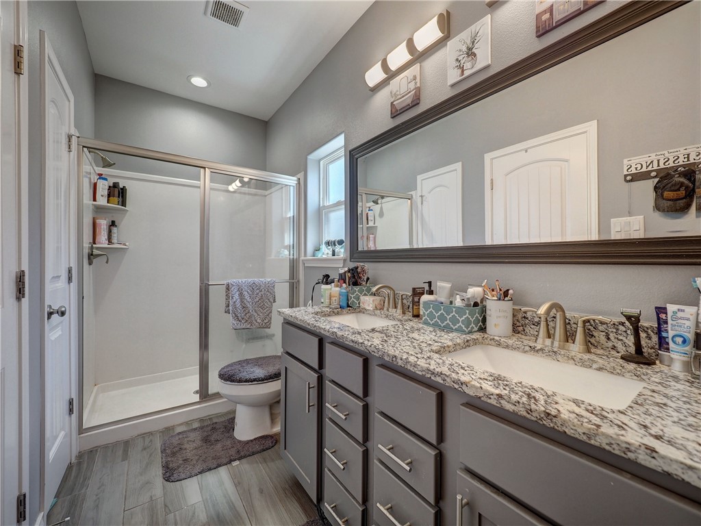 2050 Admiral Lane Property Photo 14