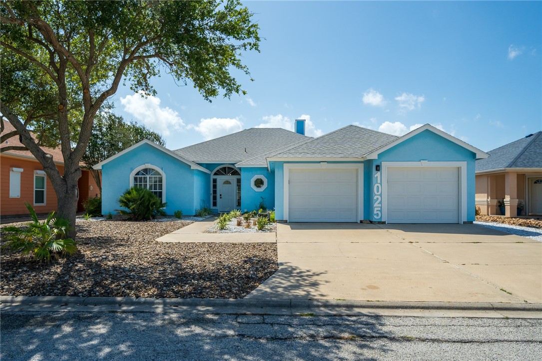 1025 Pompano Dr Property Photo 1
