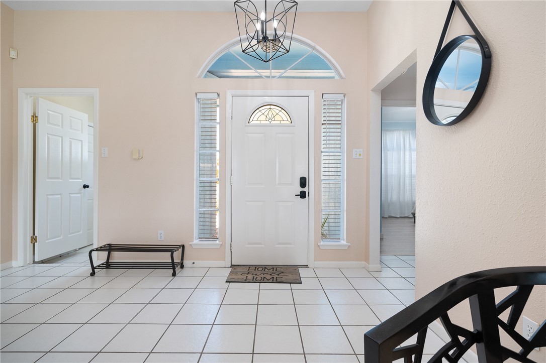1025 Pompano Dr Property Photo 7