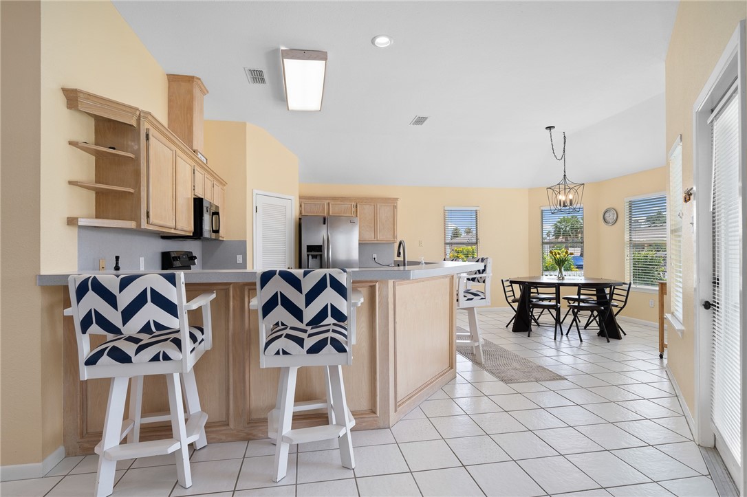 1025 Pompano Dr Property Photo 8