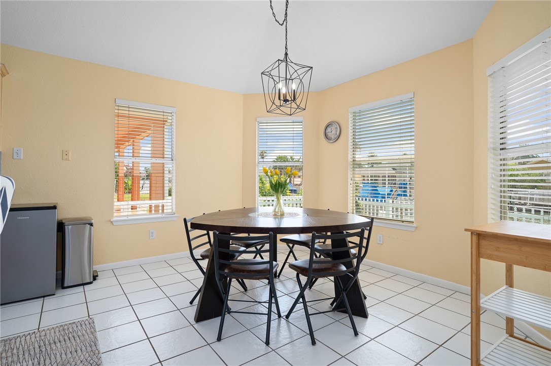1025 Pompano Dr Property Photo 9