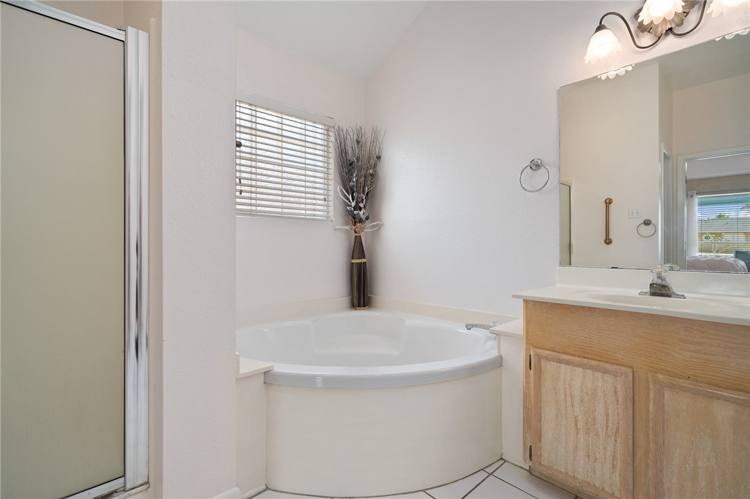 1025 Pompano Dr Property Photo 18
