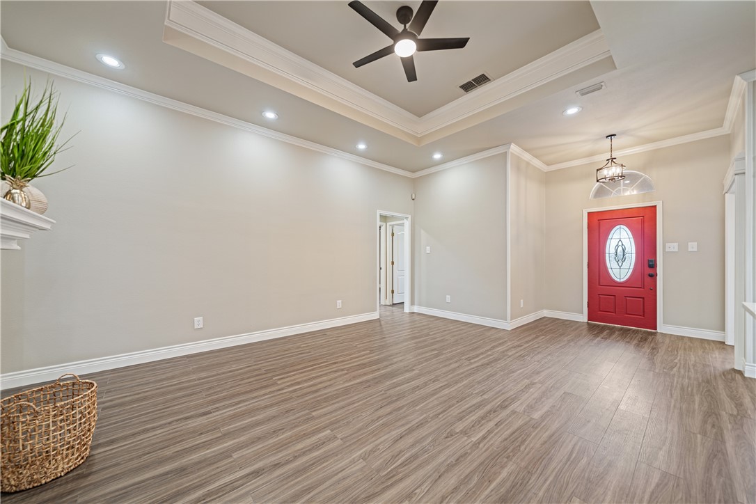 7529 Annemasse St Property Photo 4