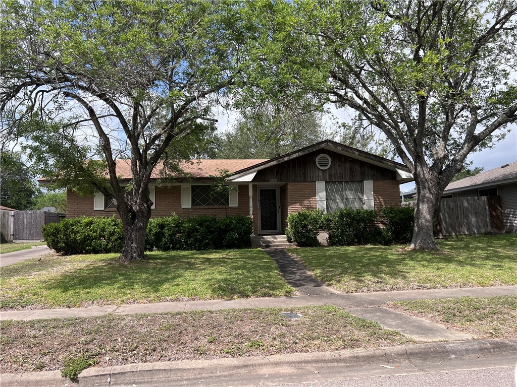 5825 San Saba Dr Property Photo 1
