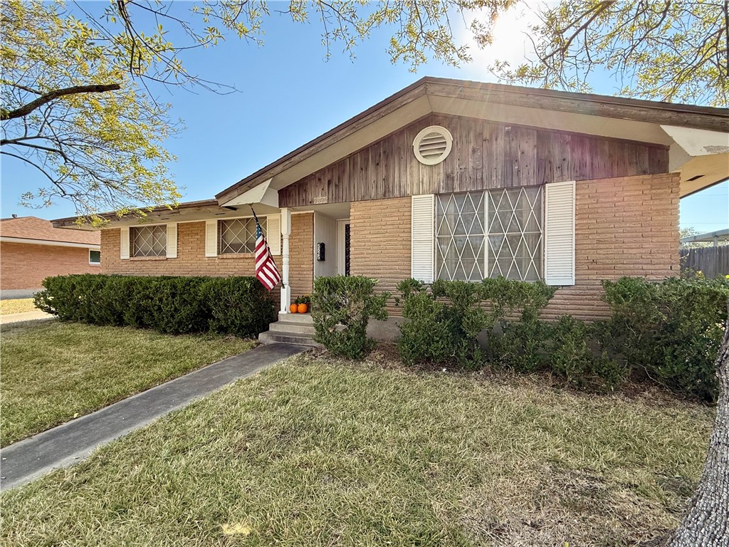 5825 San Saba Dr Property Photo 1