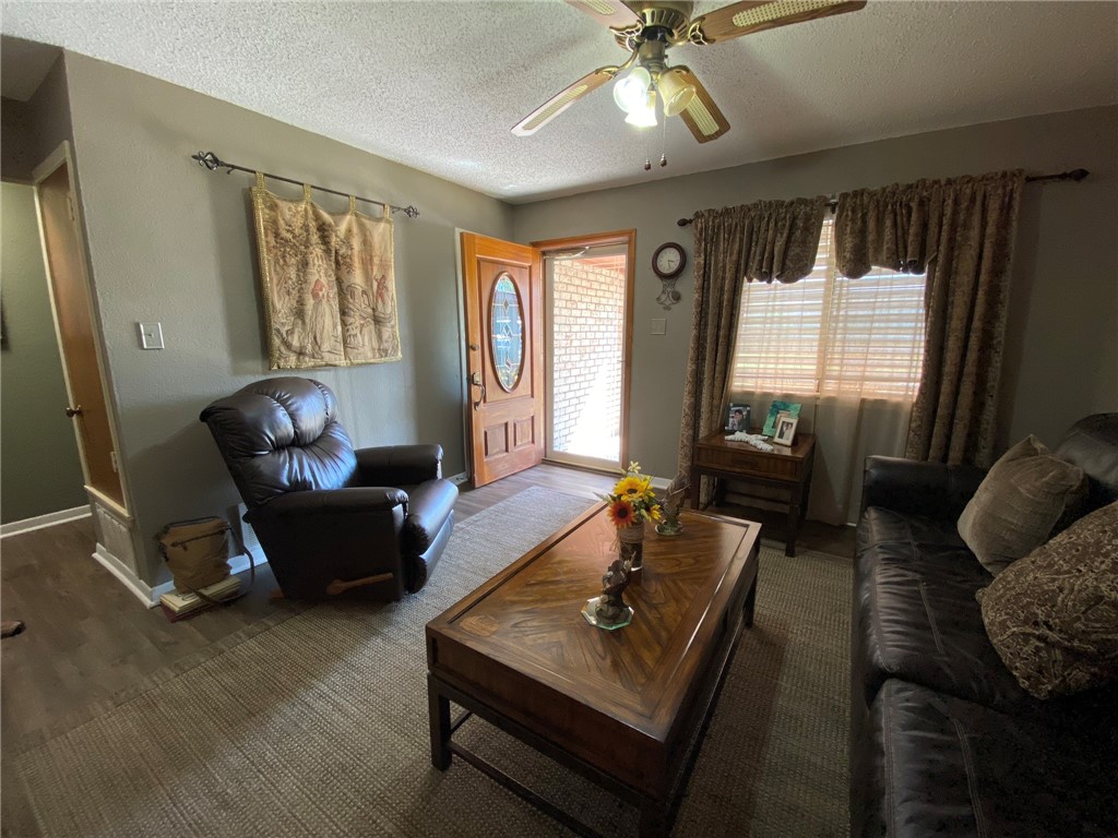 5610 Tanglewood Dr Property Photo 4