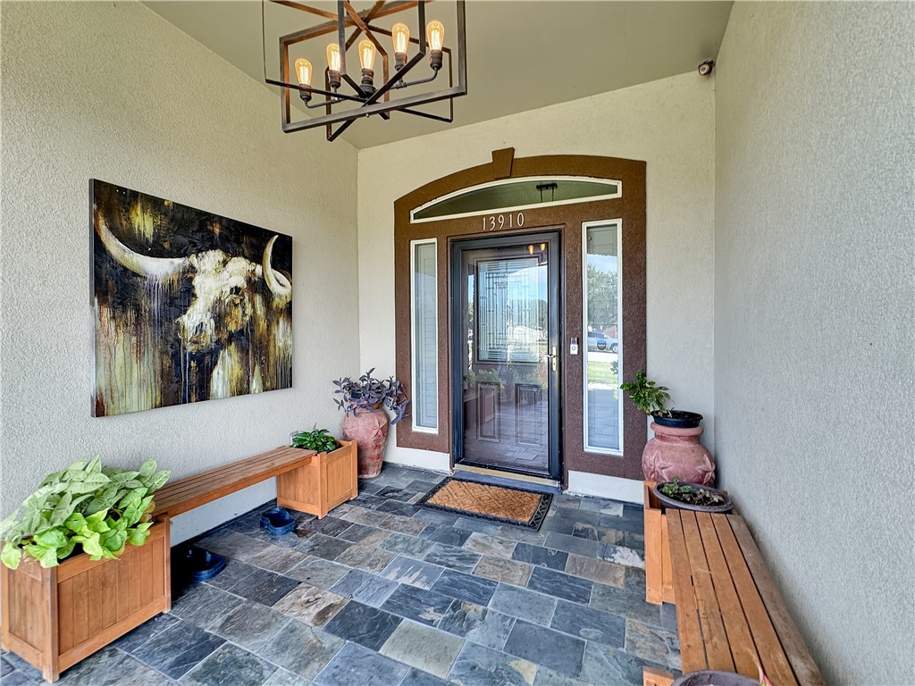 13910 Riverway Dr Property Photo 3