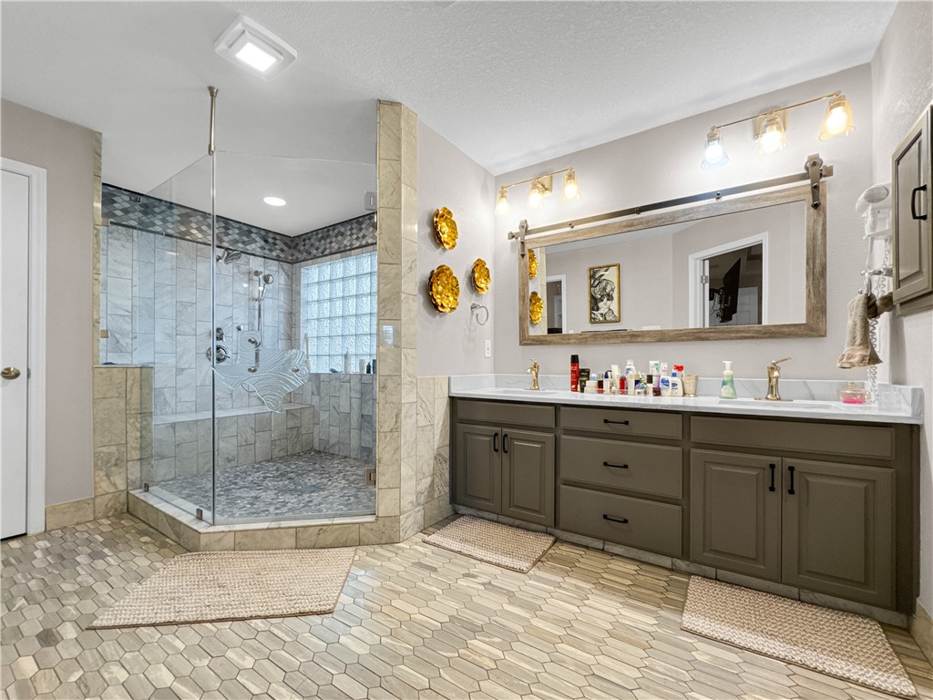13910 Riverway Dr Property Photo 20
