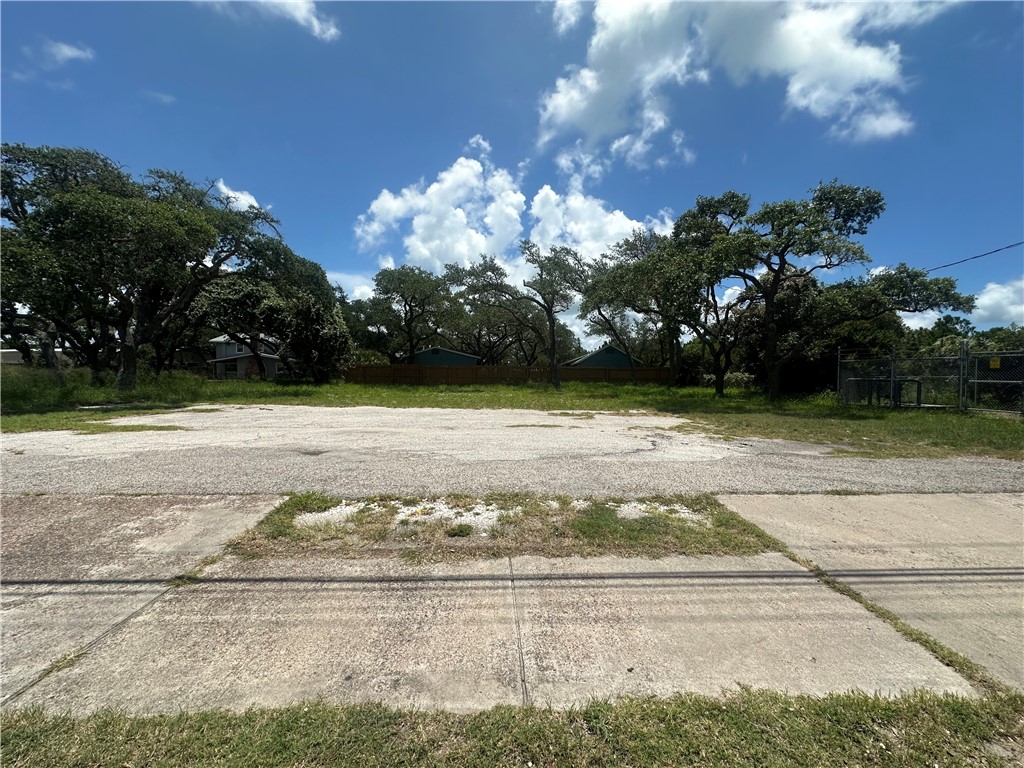 1502 N Highway 35 N Property Photo 1