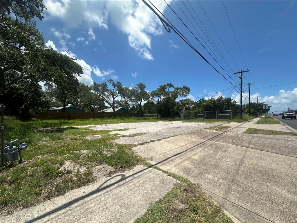 1502 N Highway 35 N Property Photo 2