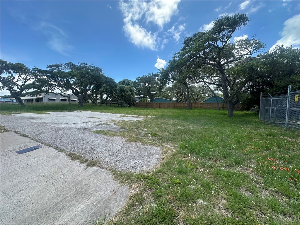 1502 N Highway 35 N Property Photo 3