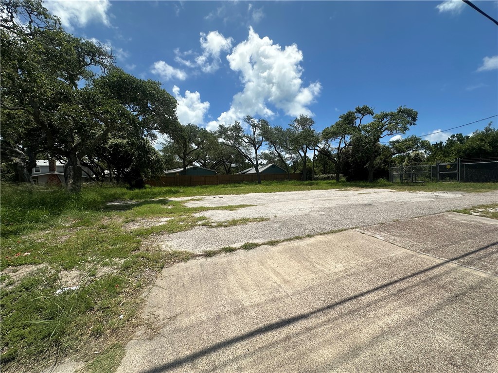 1502 N Highway 35 N Property Photo 4