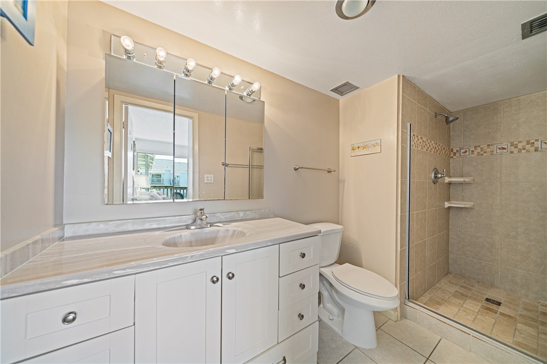14810 Windward Dr 301 Property Photo 20