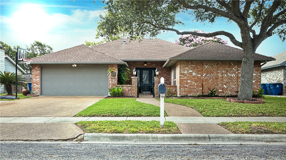 2305 Twin Oak Dr Property Photo 1