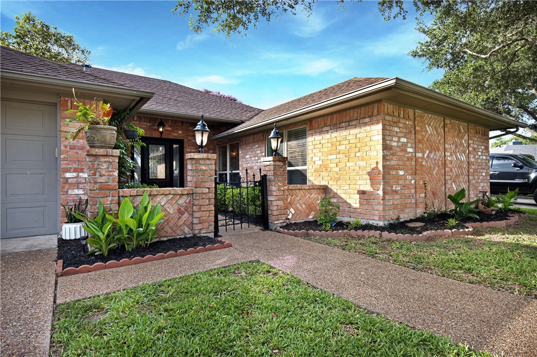 2305 Twin Oak Dr Property Photo 2