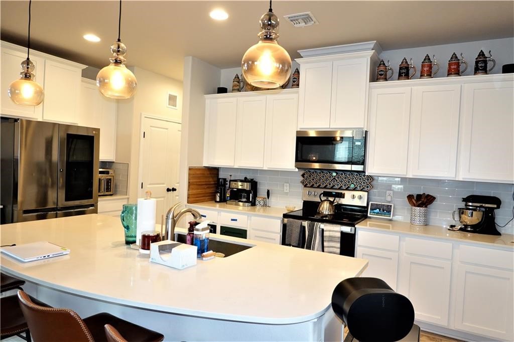 1018 Ocean Breeze St Property Photo 6