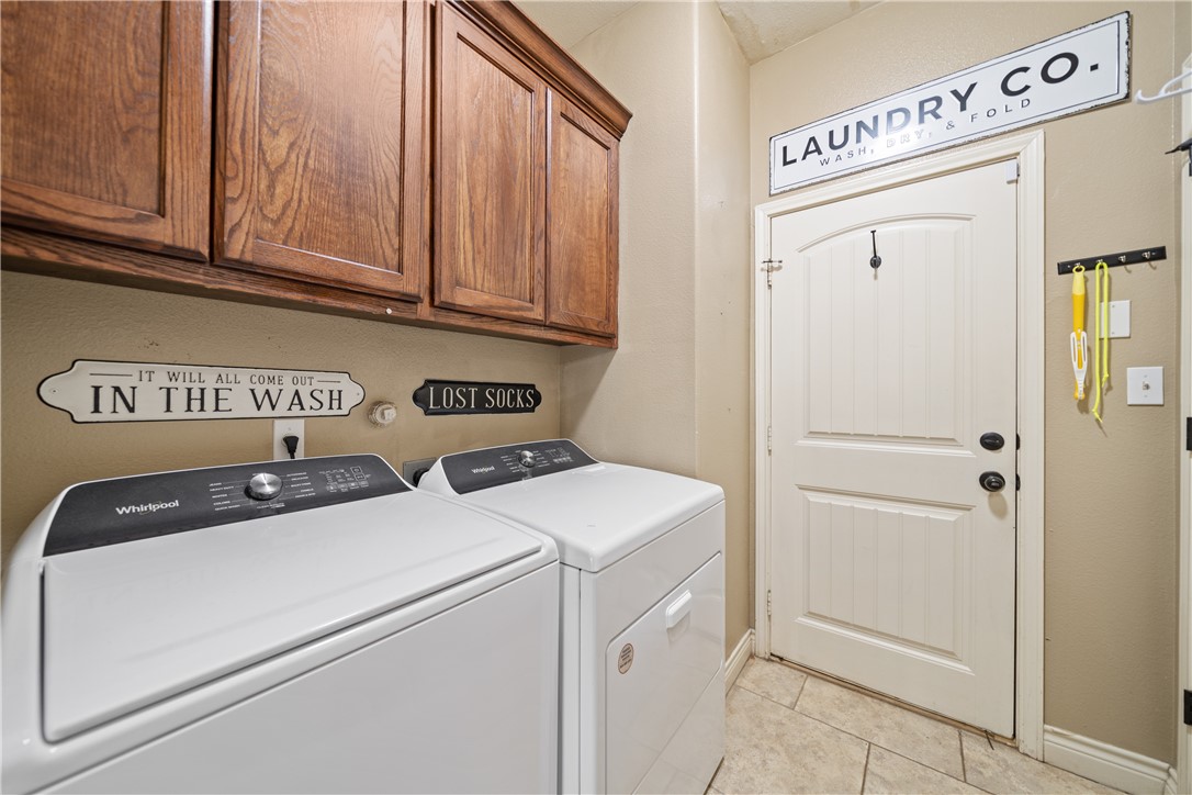 2321 Louisville Dr Property Photo 15