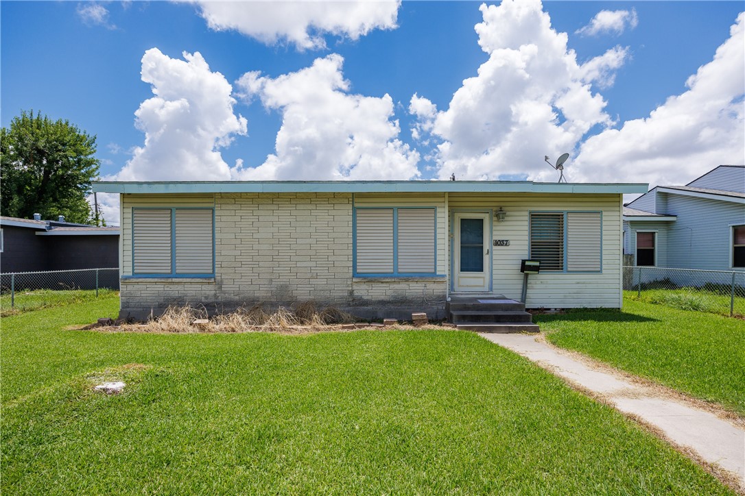 1037 Collingswood Dr Property Photo 1
