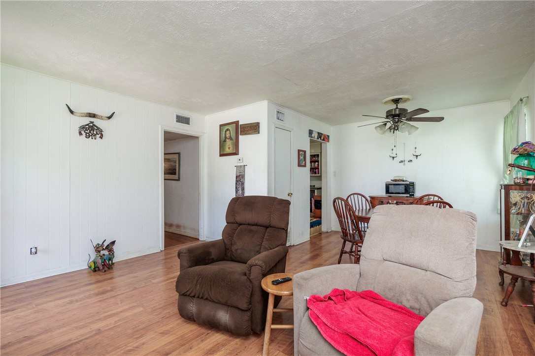 1037 Collingswood Dr Property Photo 5