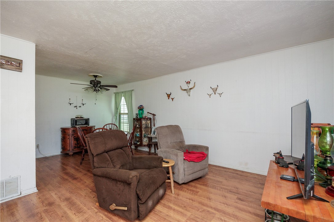1037 Collingswood Dr Property Photo 8