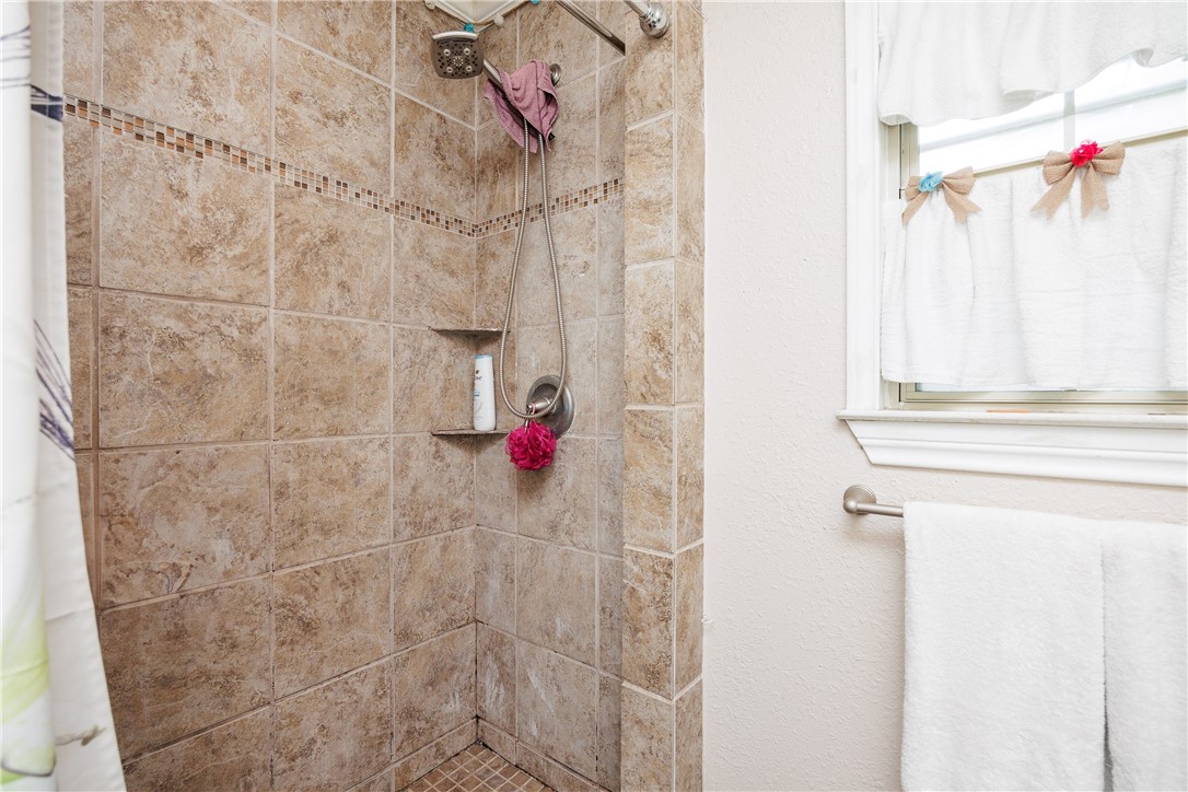 1037 Collingswood Dr Property Photo 16