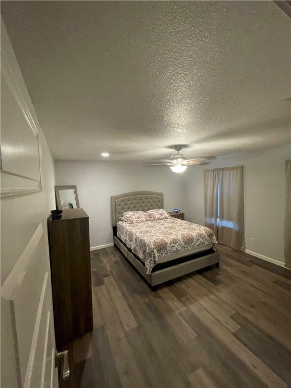 917 Corazan St Property Photo 6