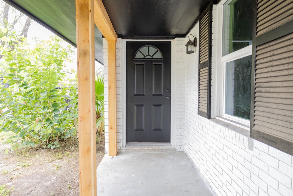 1101 Lillian St Property Photo 3